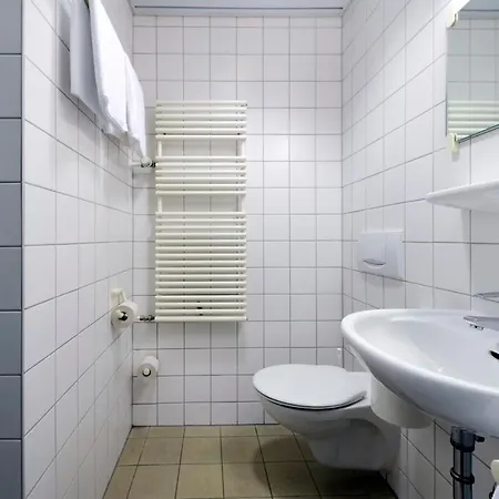 Olympia Hotel *